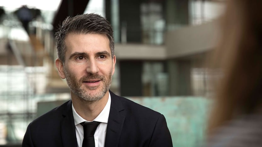 Profilbillede af Frederik Engholm, Chefstrateg: Beskriver og definerer de store linjer i global økonomi og investeringsforhold. Herunder Nykredits holdning til investering, rente-, valuta- og aktiemarkedet.