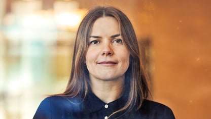 Profilbillede af Jeanette Kølbek, Formueekspert: Rådgiver om privatøkonomi og forbrugertrends inden for opsparing, pension og investering. Navigerer danskerne sikkert gennem det privatøkonomiske landskab, så de ved at optimere deres formue kan opnå finansiel tryghed gennem hele livet.